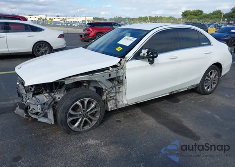 2015 Mercedes-Benz C 300 4Matic из США, поврежденный, VIN 55SWF4KB6FU019949